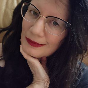 Meet your Posher, Carolyn